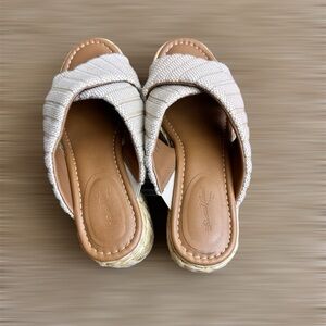 Universal thread Elegant Beige and Tan Women's Sandals